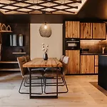 Lägenhet Hoamat House I Boutique *